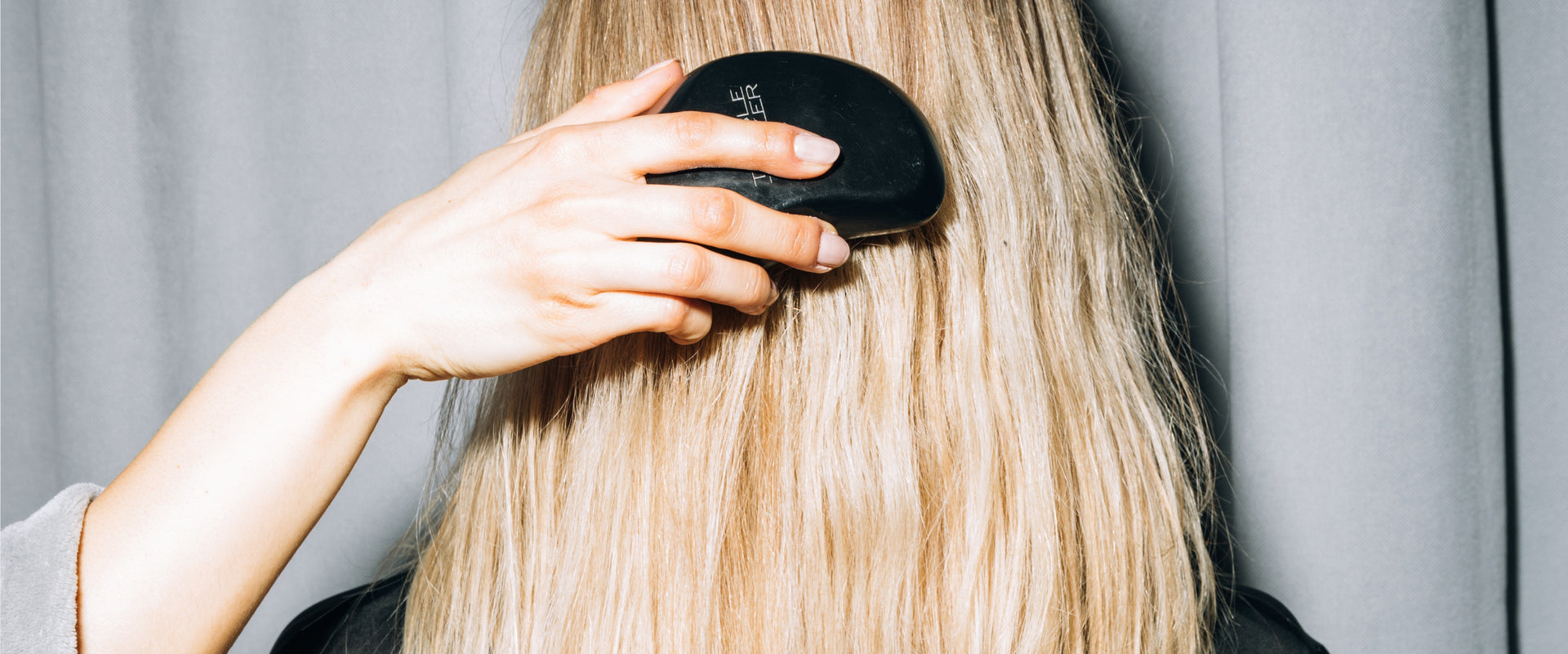 how to tame frizzy hair image